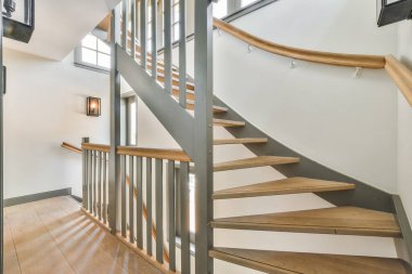 Lüks merdiven salonu.