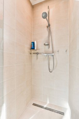 Modern duş kabini