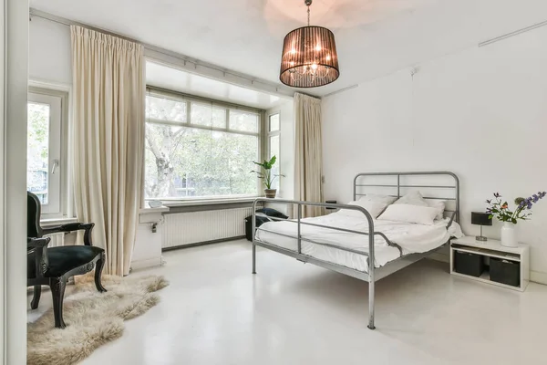 Яскравий дизайн спальні — стокове фото