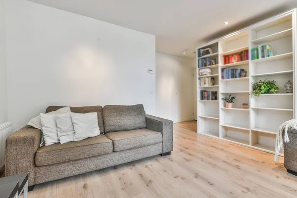 Zarif bir oturma odası.