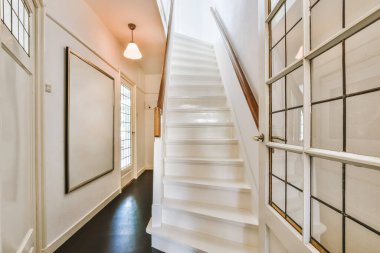 Lüks merdiven salonu.