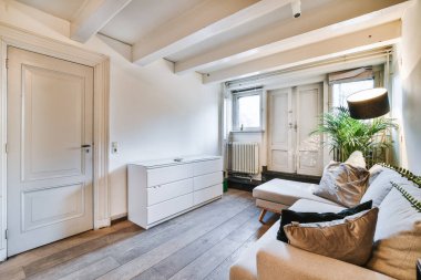 Zarif bir oturma odası.