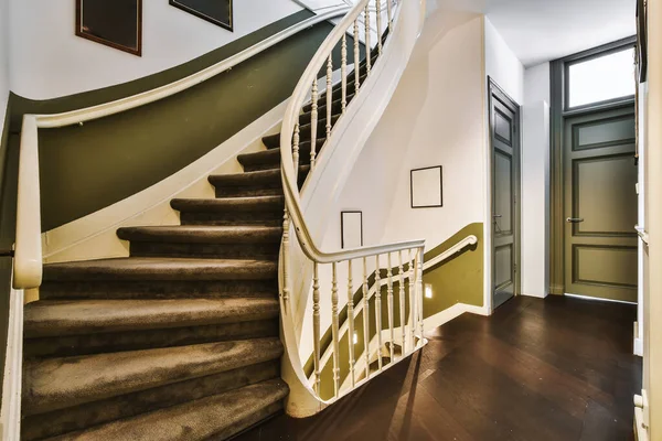 Hall d'escalier de luxe — Photo