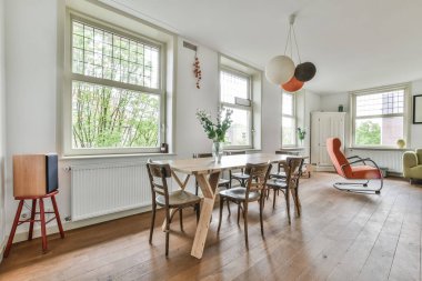 Güzel yemek odası.