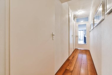 Uzun koridor tasarımı