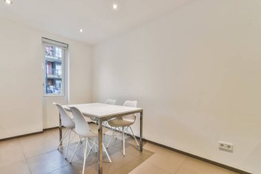 Güzel yemek odası.