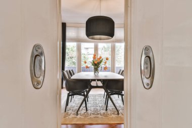 Modern yemek odası.