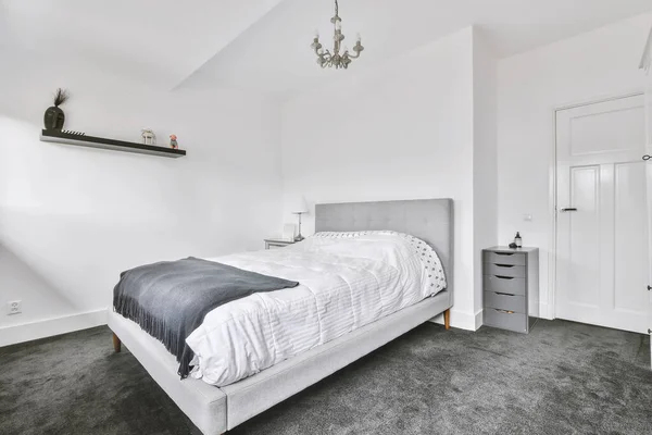 Diseño brillante dormitorio —  Fotos de Stock