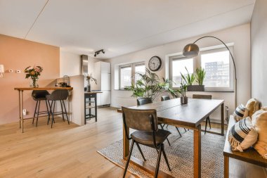 Güzel yemek odası.