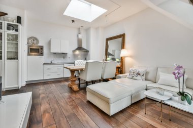 Güzel yemek odası.