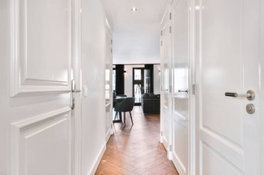 Uzun koridor tasarımı