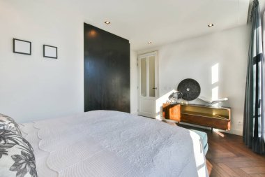 Parlak yatak odası tasarımı