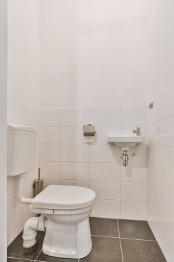 Küçük temiz tuvalet.