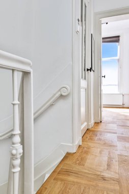 Uzun koridor tasarımı