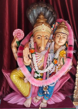 Vadodara Gujarat Hindistan 'dan Hindu tanrı heykeli.