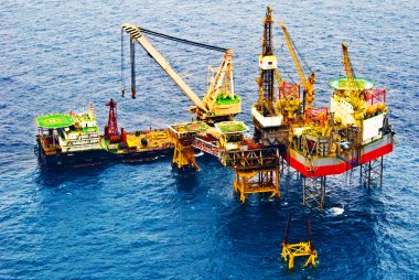 Vung Tau, Vietnam - Temmuz 4, 2008: Bir petrol sondaj platformu Vietnam deniz işletilmektedir