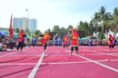 Nha Trang, Vietnam - 13 Temmuz 2015: dövüş sanatları Festivali Nha Trang beach City insan satranç