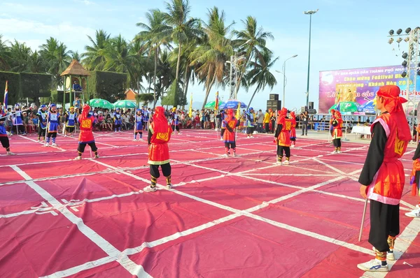 Nha Trang, Vietnam - July 13, 2015: Martial arts of human chess in a festival on the beach of Nha Trang city — Stock Photo, Image