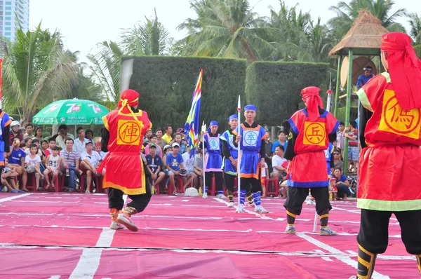 Nha Trang, Vietnam - July 13, 2015: Martial arts of human chess in a festival on the beach of Nha Trang city — Stock Photo, Image