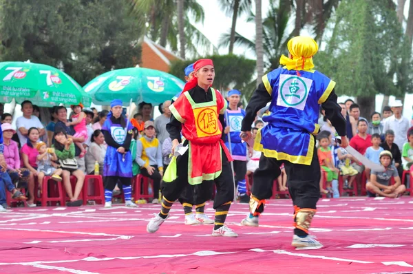 Nha Trang, Vietnam - July 13, 2015: Martial arts of human chess in a festival on the beach of Nha Trang city — Stock Photo, Image