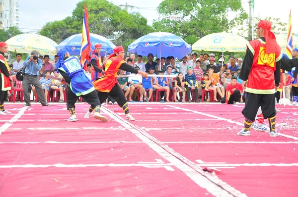 Nha Trang, Vietnam - July 13, 2015: Martial arts of human chess in a festival on the beach of Nha Trang city — Stock Photo, Image