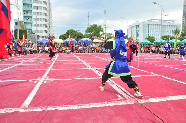 Nha Trang, Vietnam - 13. července 2015: bojová umění ze šachového festivalu na městské pláži Nha Trang — Stock fotografie