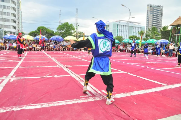 Nha Trang, Vietnam - July 13, 2015: Martial arts of human chess in a festival on the beach of Nha Trang city — Stock Photo, Image