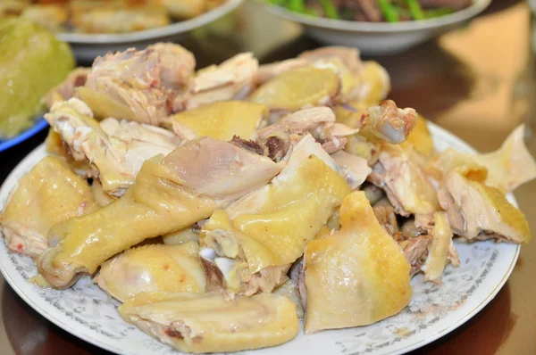 Nha Trang, Vietnam - 4 de febrero de 2016: Pollos cocidos para la fiesta de fin de año en cada familia vietnamita en el año nuevo lunar —  Fotos de Stock