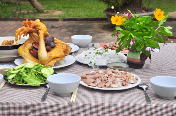 旧暦正月の食品のトレイ ニャチャン, ベトナム - 2016 年 2 月 5 日: ベトナム語の礼拝します。 — ストック写真