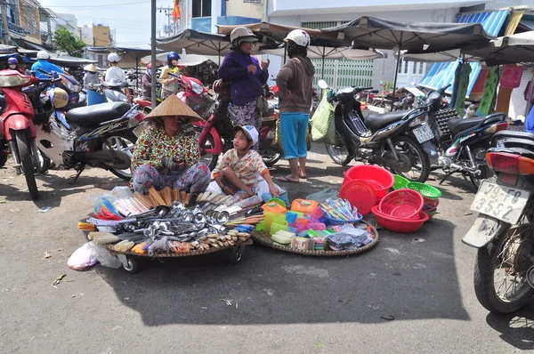 Nha Trang, Vietnam - February 7, 2016: Plenty of things are for sale in a street market in Vietnam — Stock Photo, Image