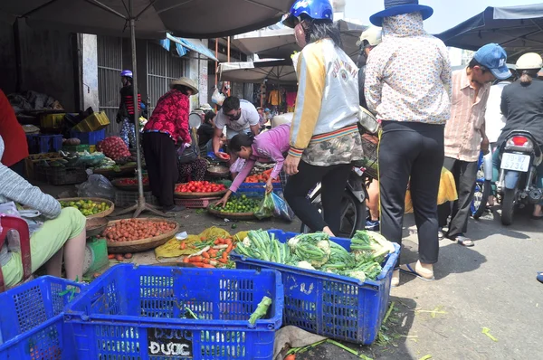 Nha Trang, Vietnam - February 7, 2016: Plenty of fruits and grocery are for sale in a street market in Vietnam — Stock Photo, Image