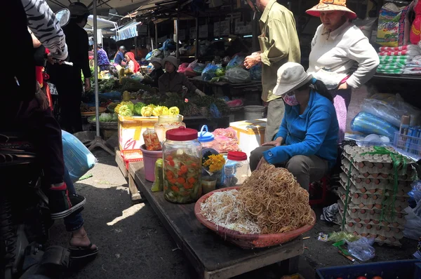 Nha Trang, Vietnam - February 7, 2016: Plenty of fruits and grocery are for sale in a street market in Vietnam — Stock Photo, Image