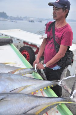 General Santos, Filipinler - 5 Eylül 2015: Bir balıkçı limanı, onun tuna işaretleme