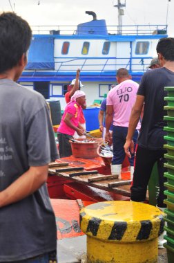 General Santos, Filipinler - 5 Eylül 2015: Balıkçı orkinos seaport adlı toplama