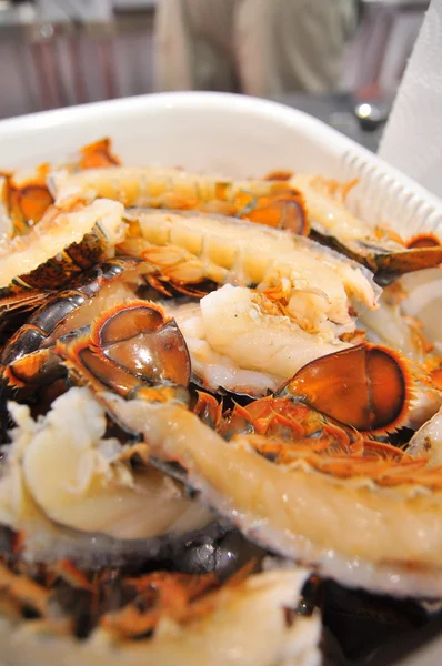 Hong Kong, China - 8 de setembro de 2015: Marisco delicioso é exibido lindamente em uma feira de frutos do mar em Hong Kong — Fotografia de Stock