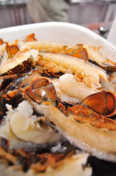 Hong Kong, China - 8 de septiembre de 2015: Deliciosos mariscos se exhiben maravillosamente en una feria de mariscos en Hong Kong — Foto de Stock