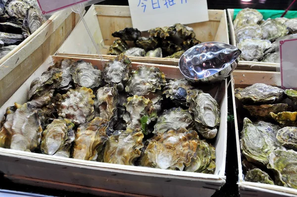 Hongkong, Čína - 8. září 2015: Spousta lahodné mořské plody se krásně zobrazí na veletrhu mořské plody v Hong Kongu — Stock fotografie