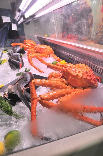香港，中国-2015 年 9 月 8 日︰ 很多美味的海鲜都是精美海鲜贸易展中展出香港 — 图库照片