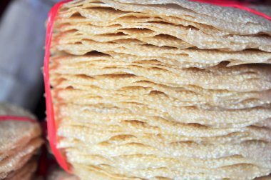 Pirinç kraker s vardır Vietnam yerel bir pazarda Satılık