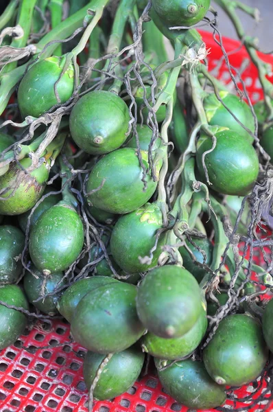 Areca frukter är till salu på en lokal marknad i Vietnam — Stockfoto