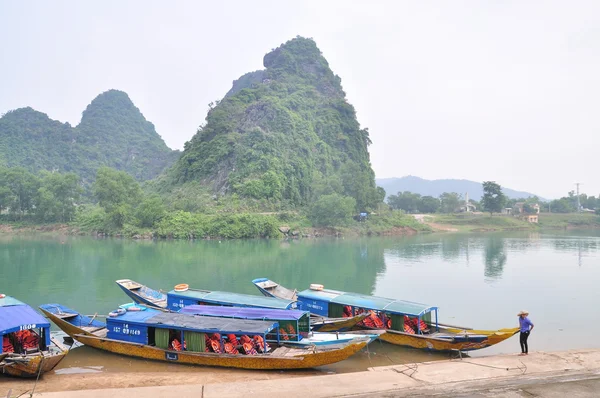 Traditional local boats transfered for tourism are mooring at a pier waiting for travellers — Stock Photo, Image