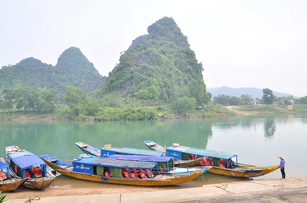 Traditional local boats transfered for tourism are mooring at a pier waiting for travellers — Stock Photo, Image