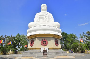 Buda'nın beyaz büyük heykel
