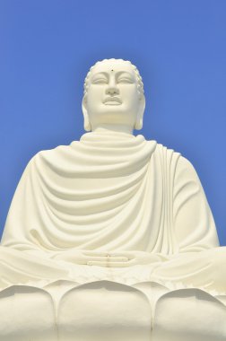 Buda'nın beyaz büyük heykel