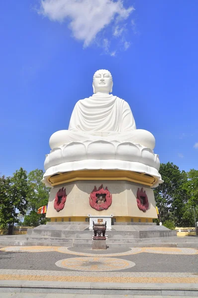 Weiße große Buddha-Statue — Stockfoto