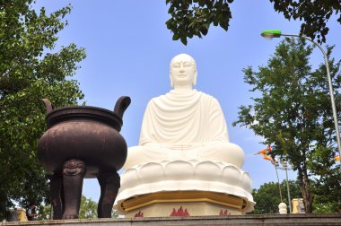 Buda'nın beyaz büyük heykel