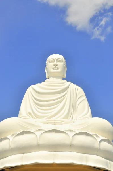 Grande statue blanche de Bouddha — Photo