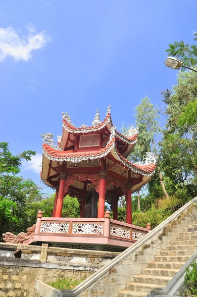 아시아에서 탑에 전통 중국 사원 — 스톡 사진
