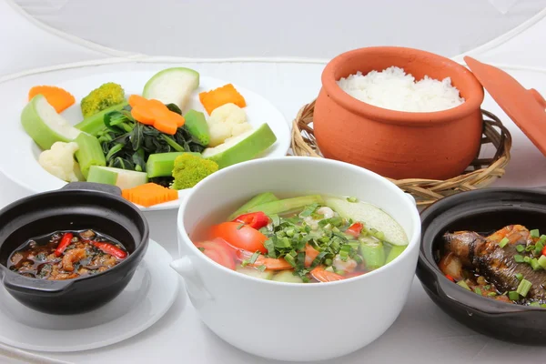 Makanan tradisional Vietnam di atas meja — Stok Foto