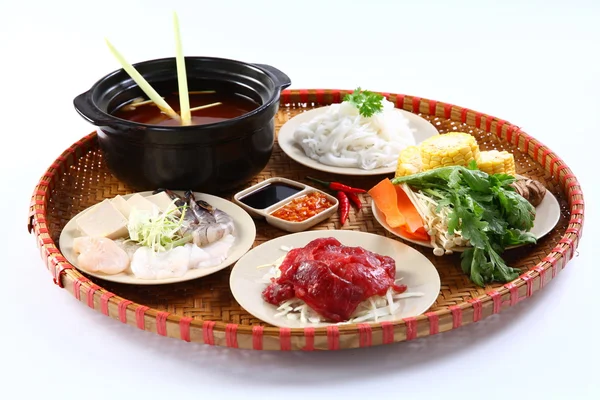 A Vietnamese tray of beef hot pot — Stock Photo, Image